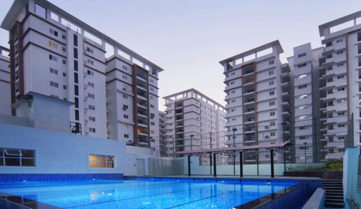 SMR Vinay Iconia Swimming Pool